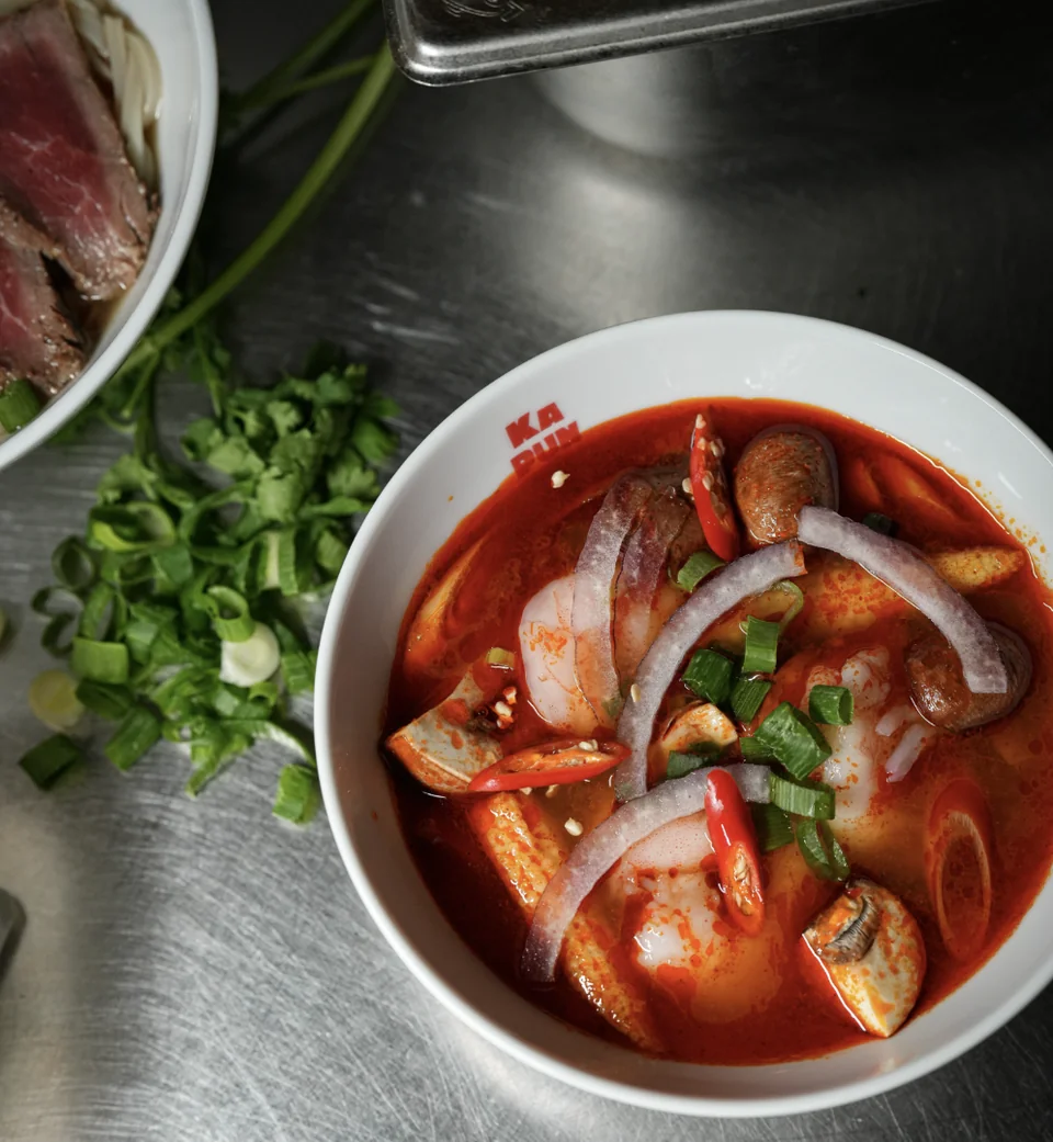 Soupe thaï Kapunka aux crevettes et aux herbes