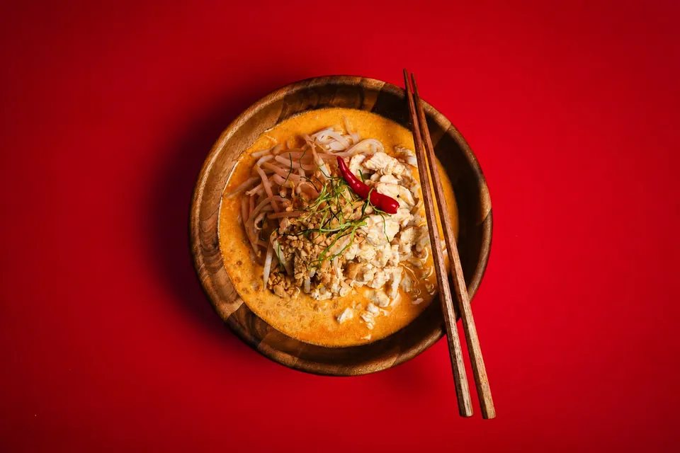 Mikatis Kapunka, nouilles de riz au curry